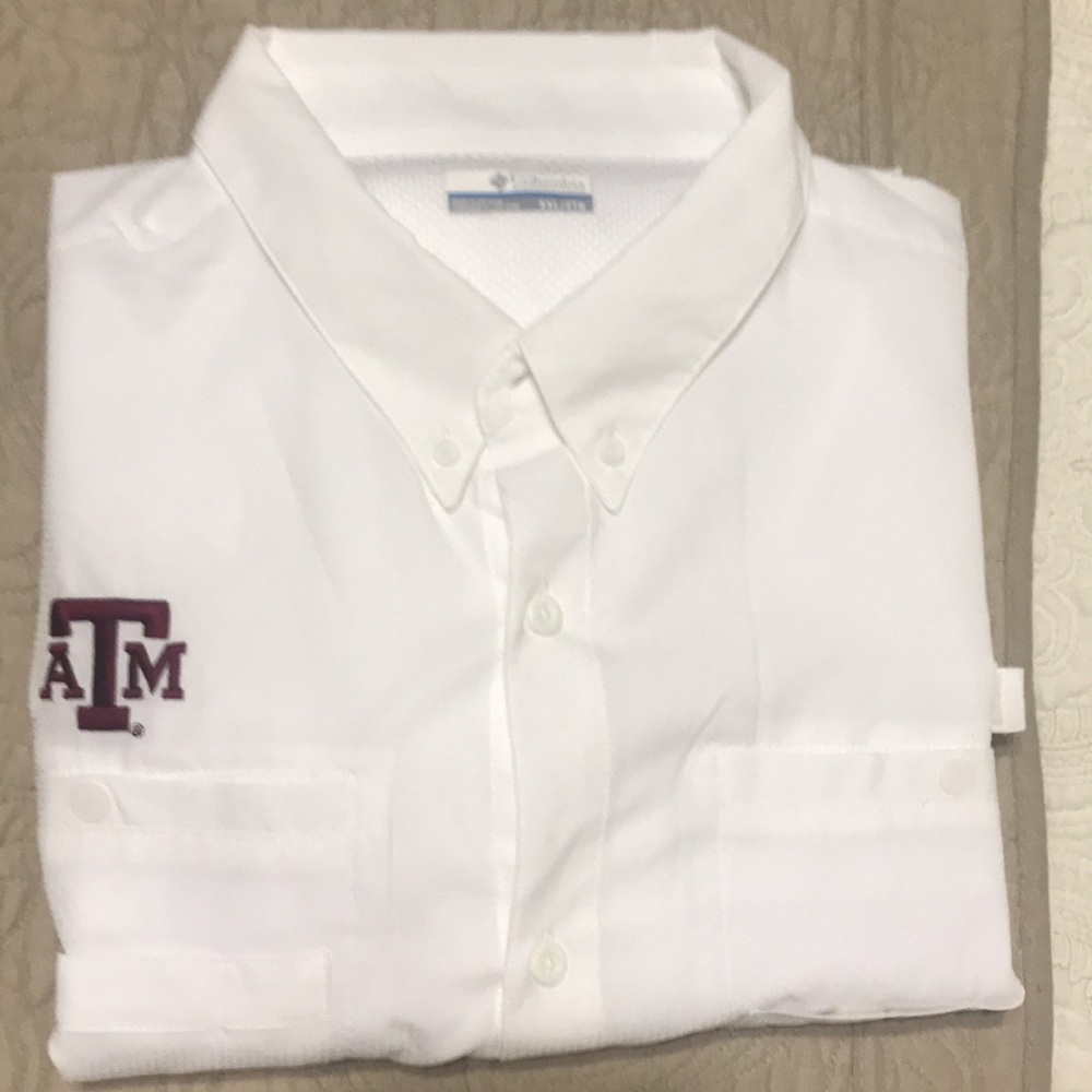 Mens shirt sleeve A&M Columbia Performance Fishing Gear button down.